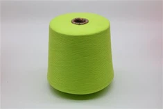 Garnfarget polyester